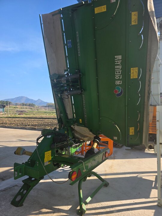  Mower Conditioner R3100  앞좌측면