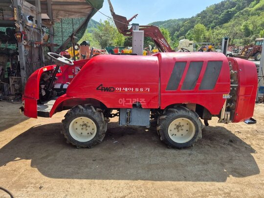 아세아 SS기 ASS-555G3, 4륜구동 앞좌측면