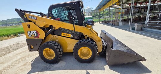  Skid steer loader 262D3  앞좌측면