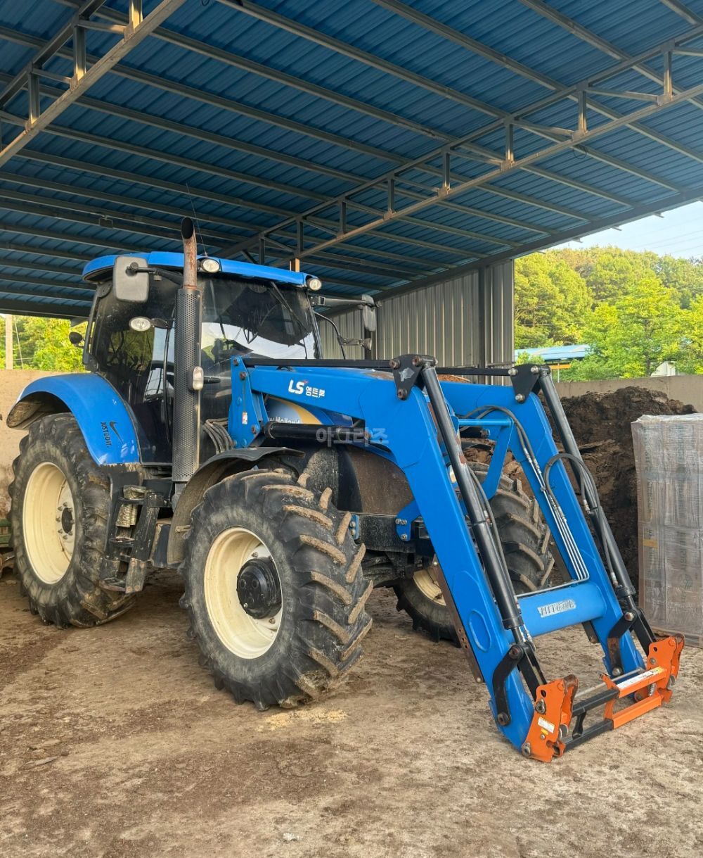 뉴홀랜드 트랙터 T6070 (135마력) 뒤우측면