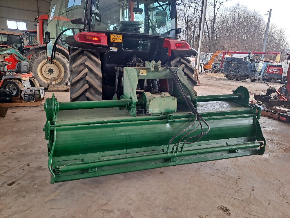 Kukje Tractor LUXEN1100E (111hp) 뒤우측면