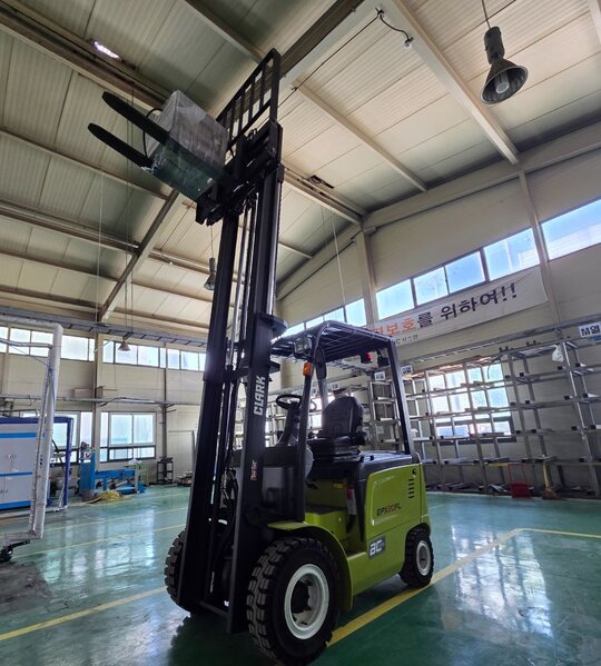 지게차 클락전동지게차 팔아요 지게차 EPX20FL (2톤) 앞좌측면