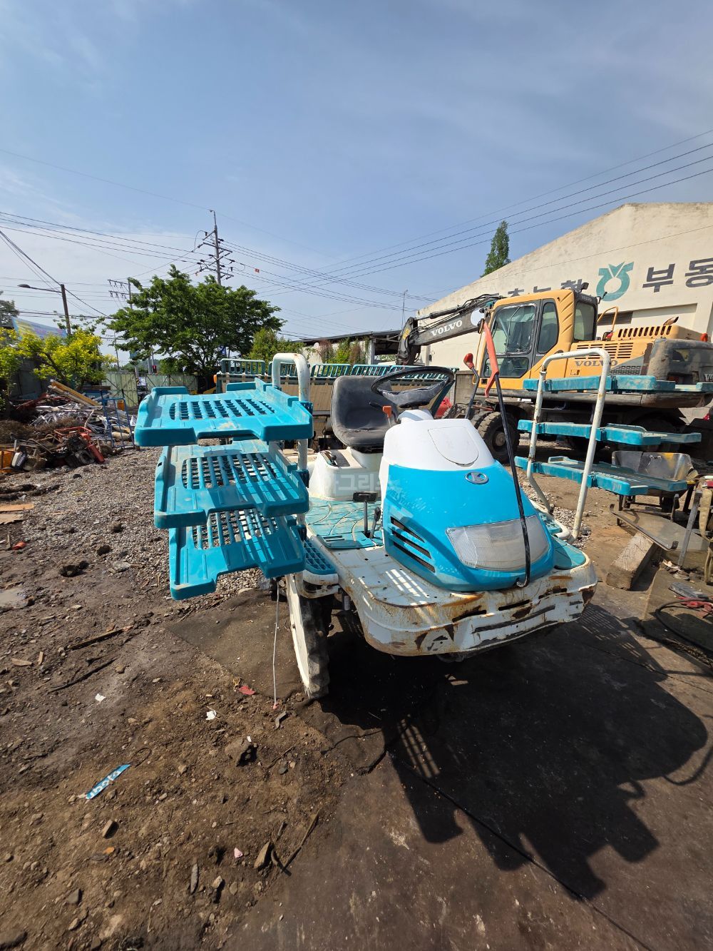 Kubota Rice transplanter 1 () 뒤우측면