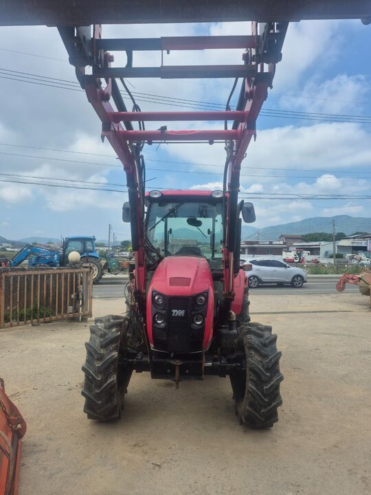 TYM 트랙터 TX68 (68마력) 앞좌측면