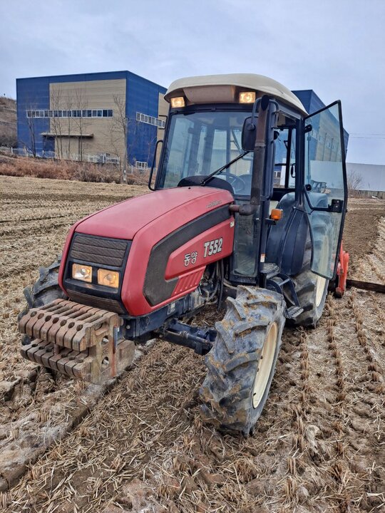 TYM 트랙터 T552 (55마력) 앞좌측면