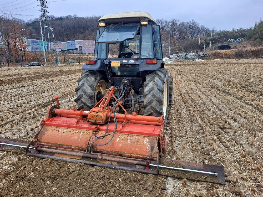 TYM 트랙터 T552 (55마력) 뒤우측면