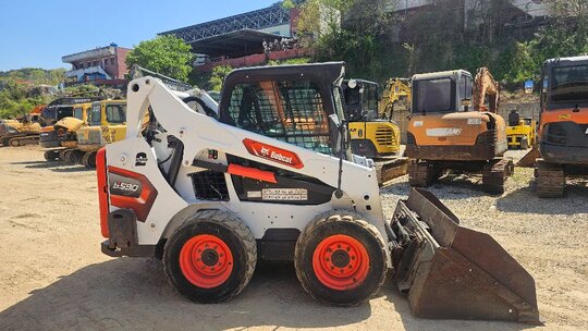 두산바브캣 스키드로더 S590체코산 앞좌측면