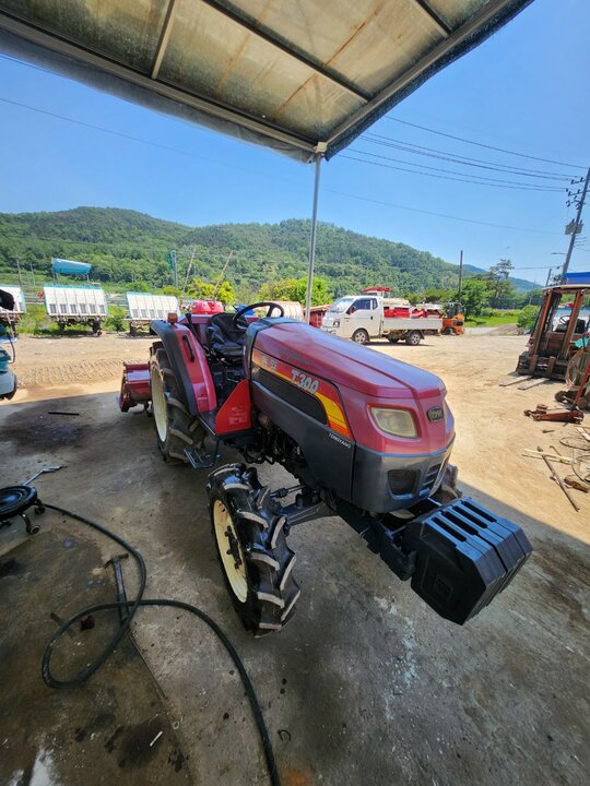 TYM 트랙터 T300 (30마력) 앞좌측면