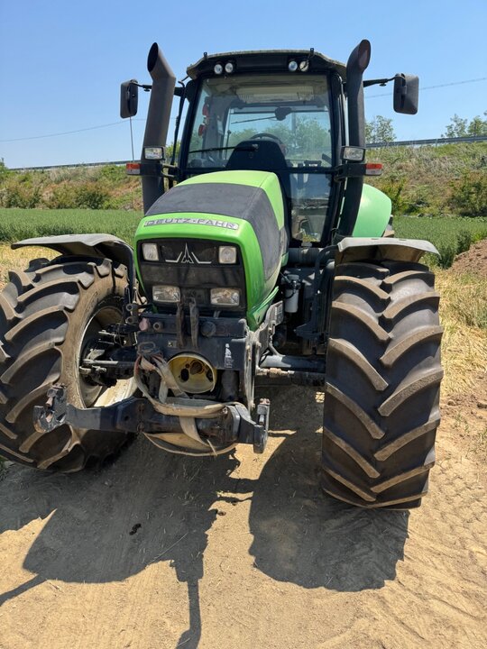  Tractor TTV610 (165hp) 앞좌측면