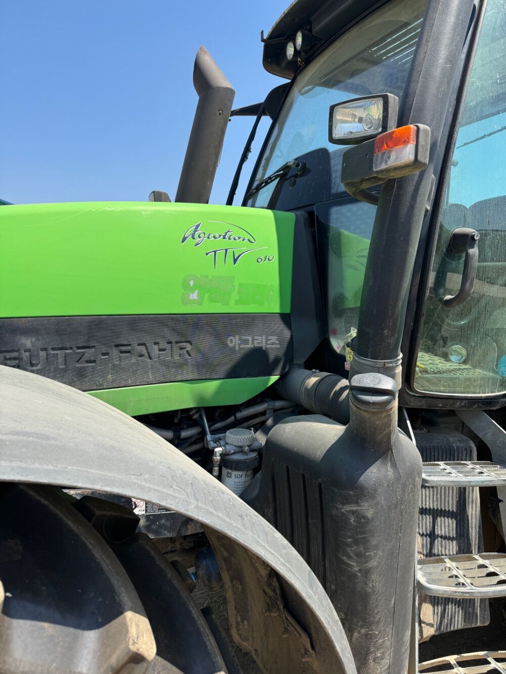  Tractor TTV610 (165hp) 뒤우측면