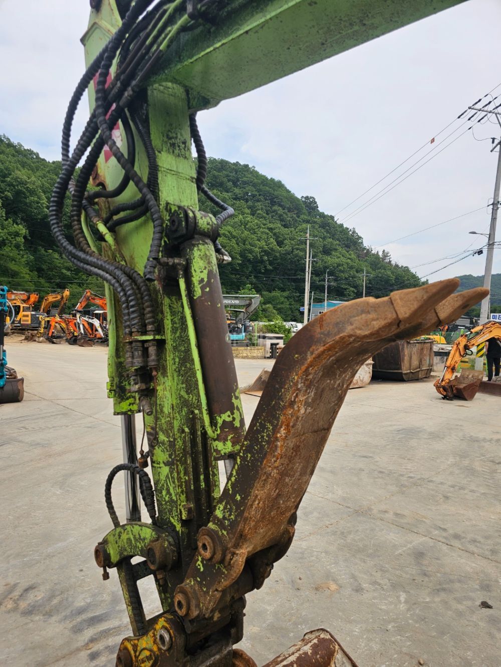 Hyundai Excavator MVP (5톤) 뒤우측면