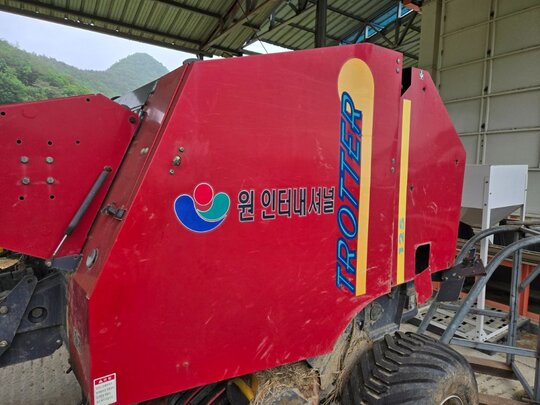  Round Baler 원인터네셜널  앞좌측면