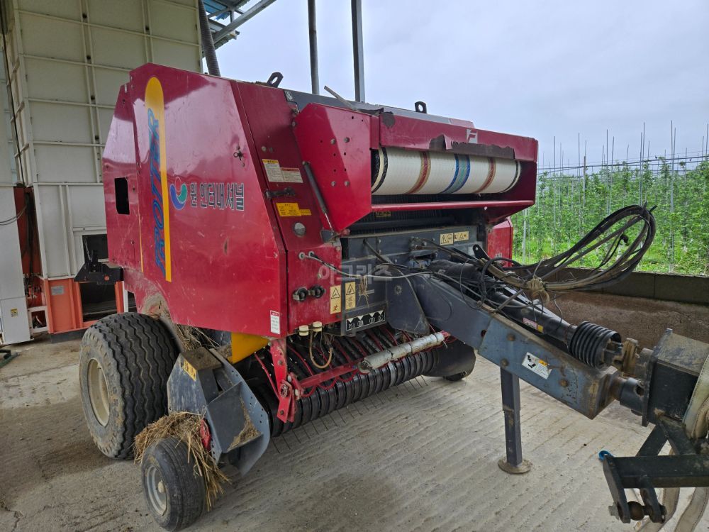  Round Baler 원인터네셜널  뒤우측면