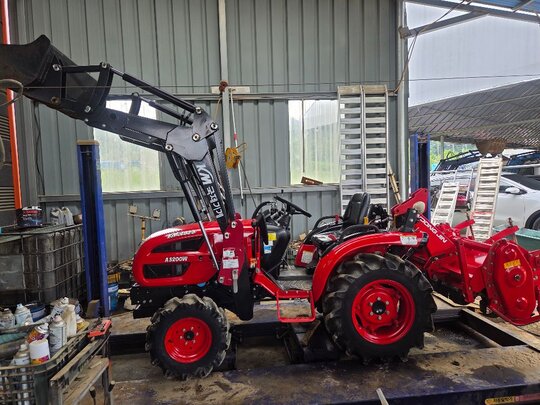 Kukje Tractor A3200W (32hp) 앞좌측면