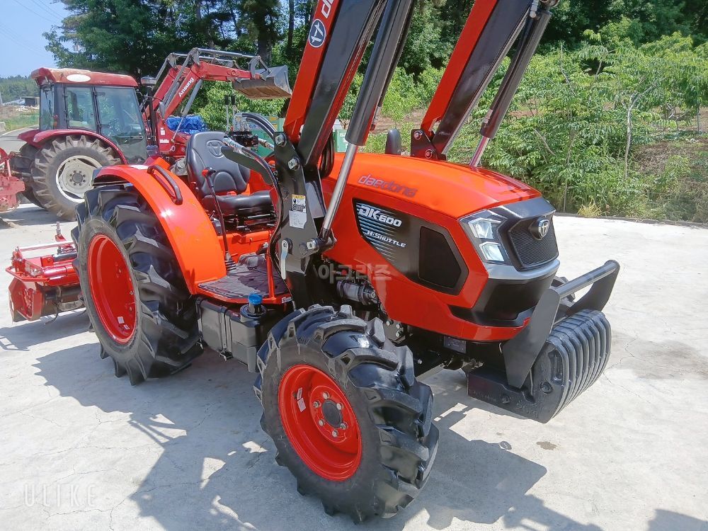대동 트랙터 DK600 (58마력) 뒤우측면