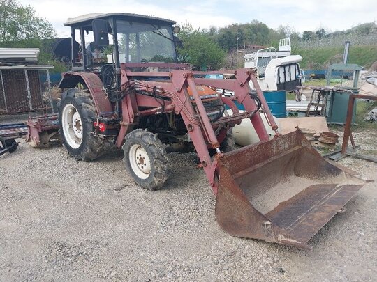 국제 트랙터 F3850 (38마력) 앞좌측면