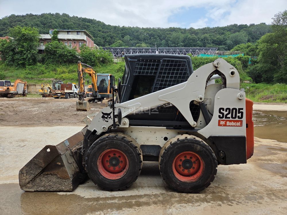 바브캣 스키드로더 S205 뒤우측면