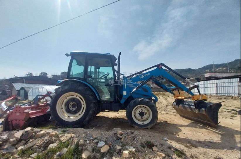 LS 트랙터 U6030 (60마력) 뒤우측면