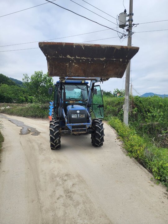 LS 트랙터 LT550D (55마력) 앞좌측면