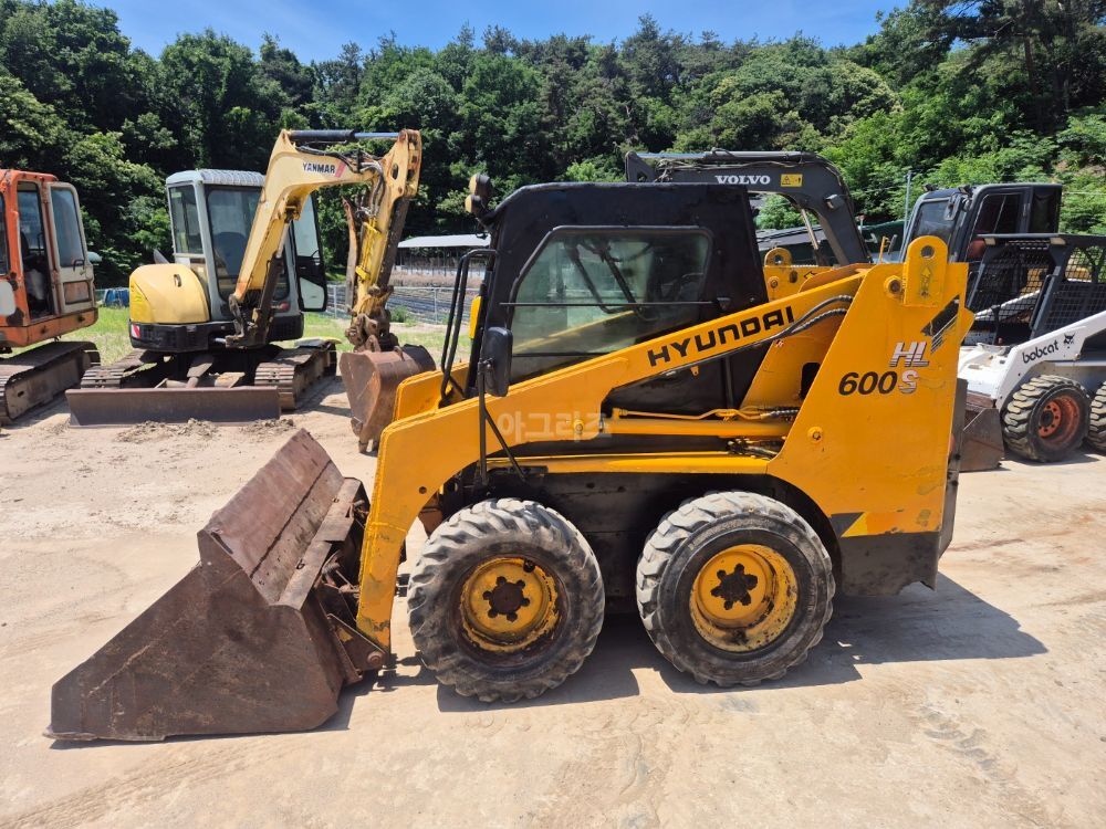 현대 스키드로더 HL600S-3 뒤우측면