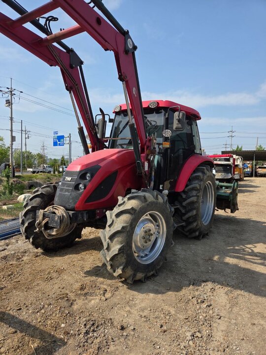 TYM 트랙터 TX903 (92마력) 앞좌측면