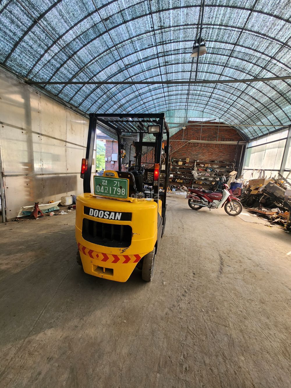 Doosan Forklift D18S (1.8톤) 뒤우측면