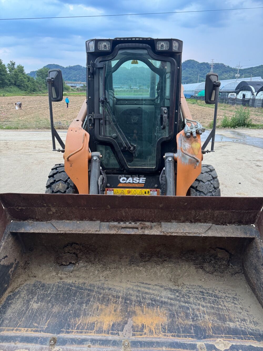  Skid steer loader SV280B  뒤우측면