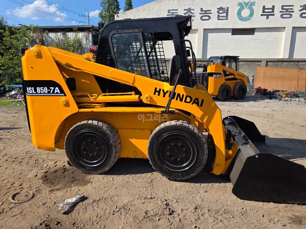  Skid steer loader HSL850-7A  뒤우측면