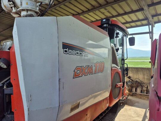 Daedong Combine Harvester DXM110GC (6Rows) 앞좌측면
