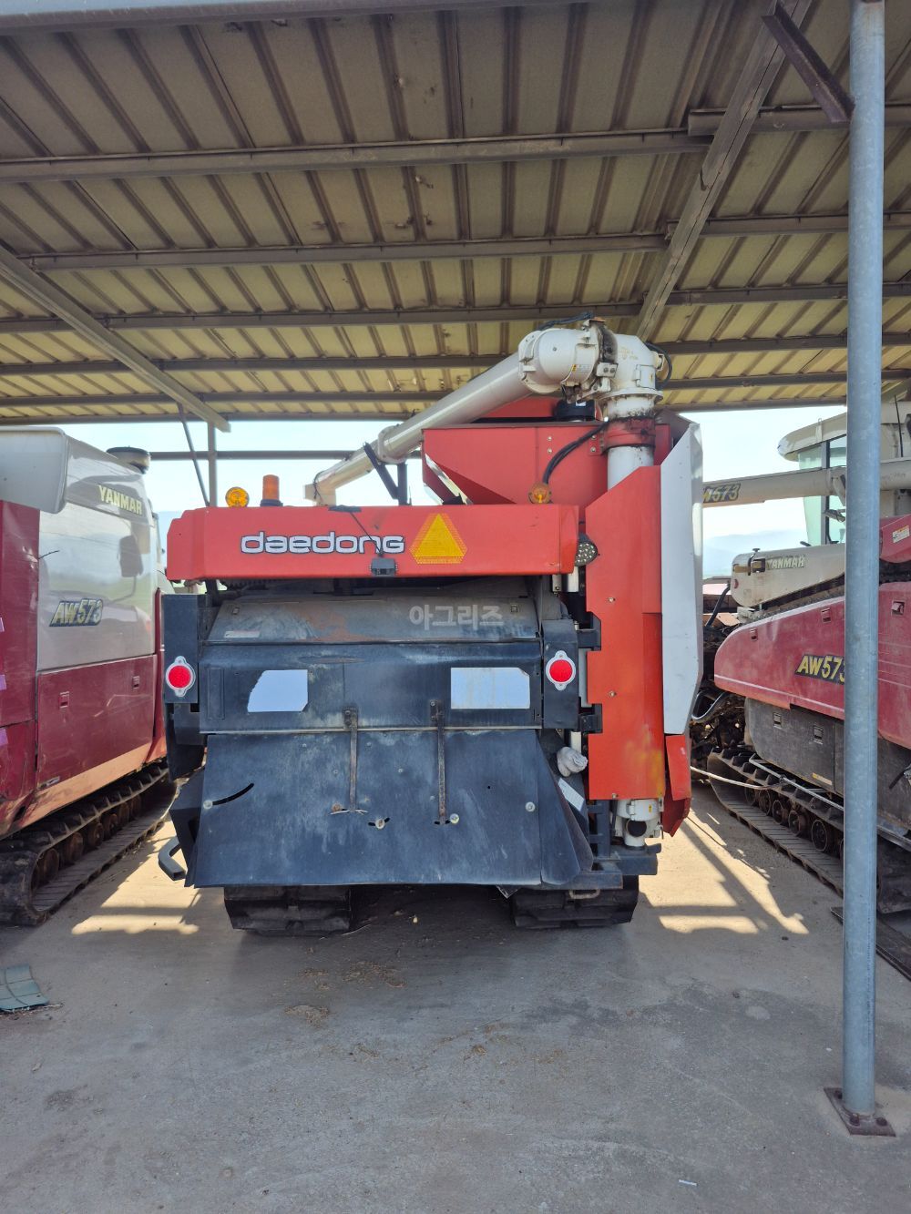 Daedong Combine Harvester DXM110GC (6Rows) 뒤우측면