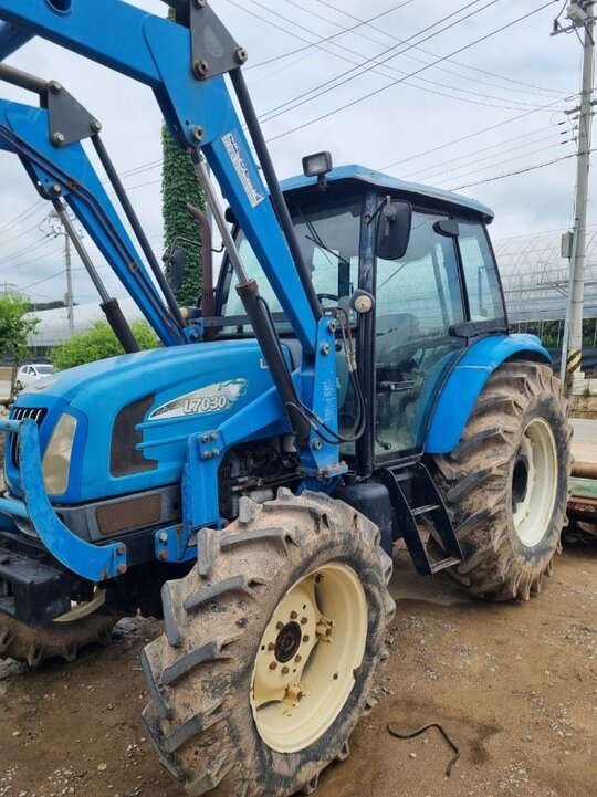 LS 트랙터 L7030 (85마력) 앞좌측면