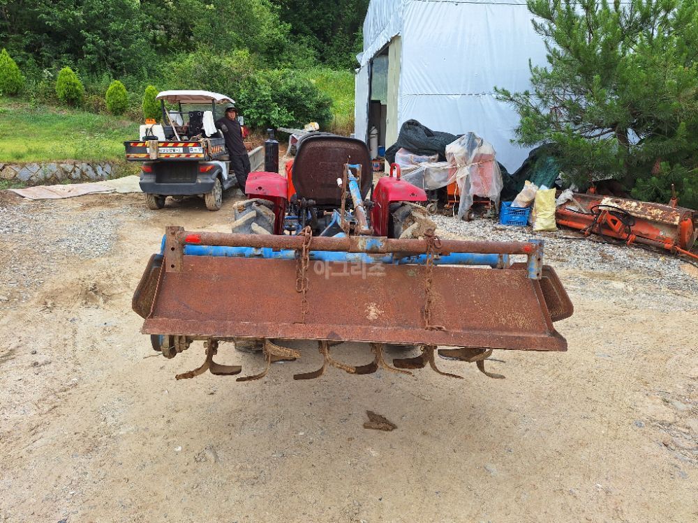 대동 트랙터 L2202-4WD (22마력) 뒤우측면