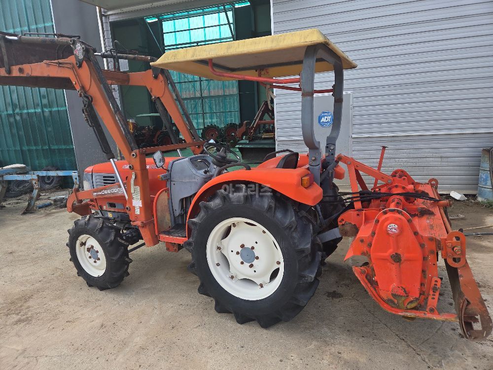 대동 트랙터 D380L (38마력) 뒤우측면