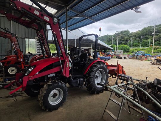 TYM 트랙터 T463 (46마력) 앞좌측면