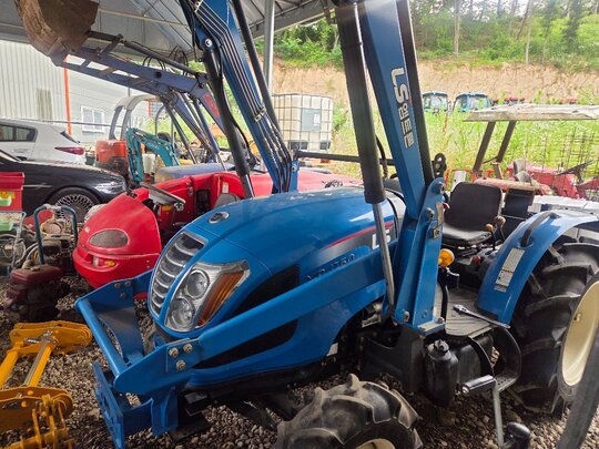 LS 트랙터 XR4150 (50.7마력) 앞좌측면