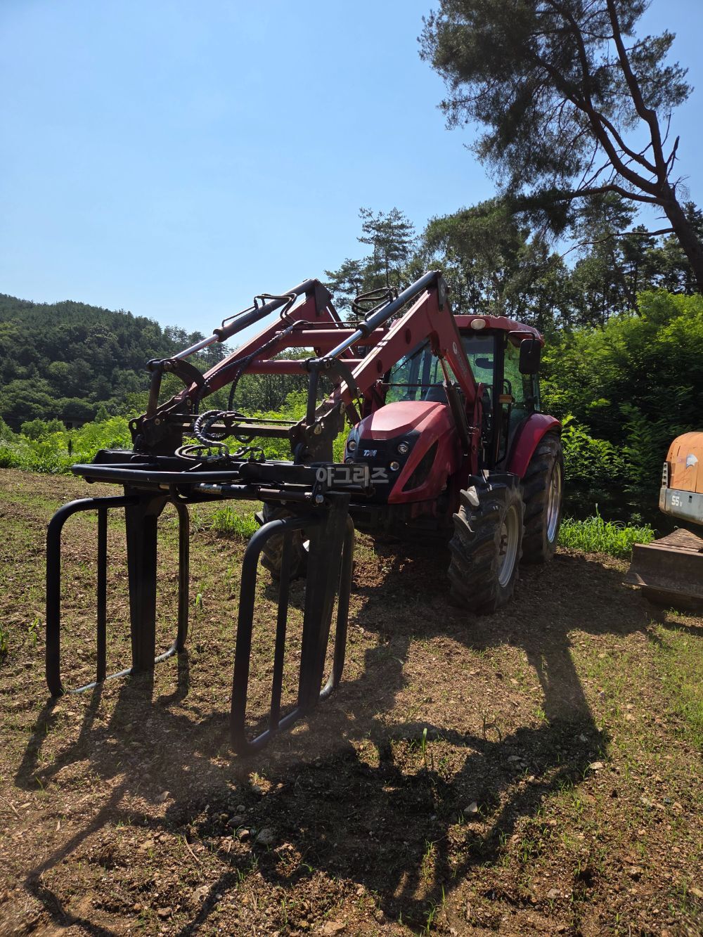TYM 트랙터 TX1003 (102마력) 뒤우측면