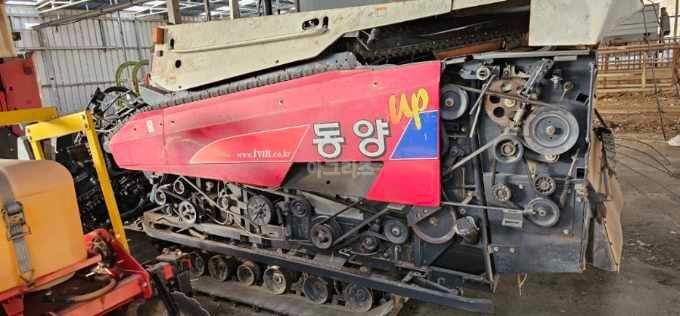 TYM 콤바인 C805G (5조식) 뒤우측면