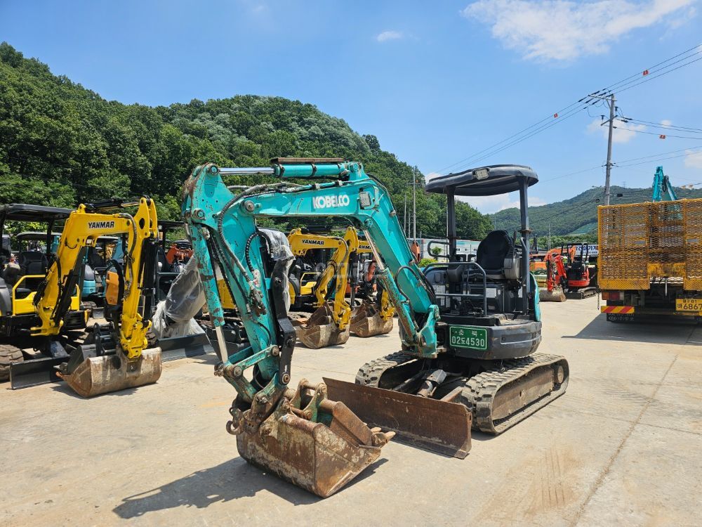코벨코 굴삭기 SK30SR (3.2톤) 뒤우측면