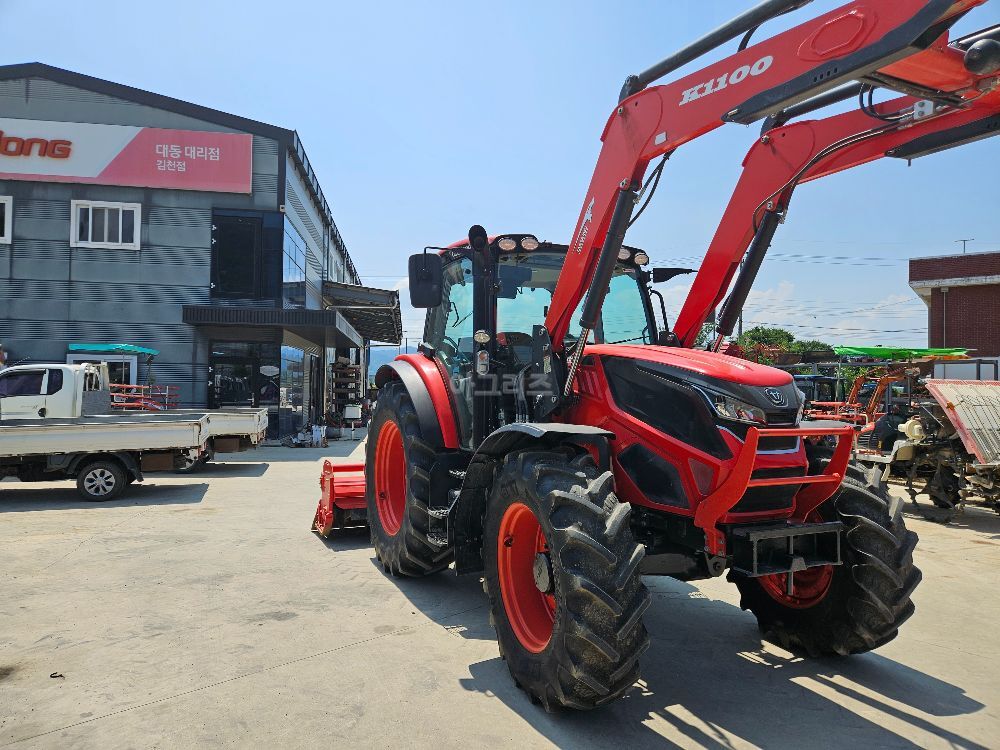 대동 트랙터 HX1400 (142마력) 뒤우측면