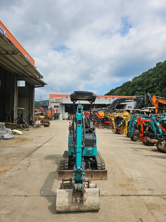 코벨코 굴삭기 SK17SR (1.7톤) 앞좌측면