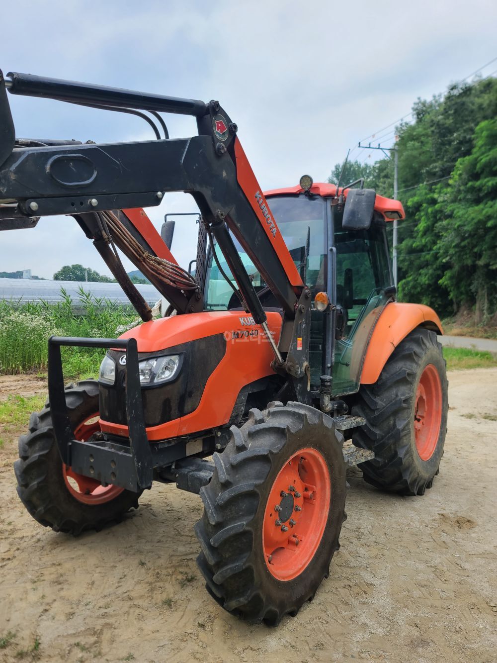 구보다 트랙터 M7040 (73마력) 뒤우측면