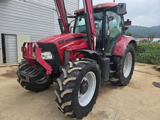 TYM 트랙터 CASE MAX125 (125마력) 앞좌측면