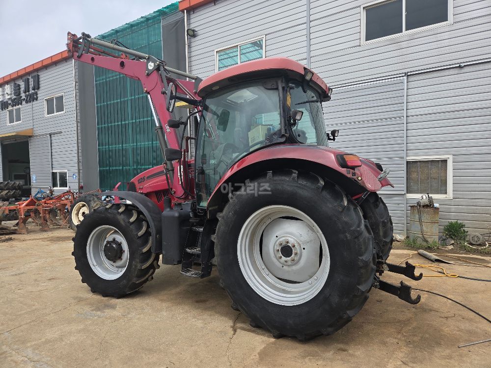 TYM 트랙터 CASE MAX125 (125마력) 뒤우측면