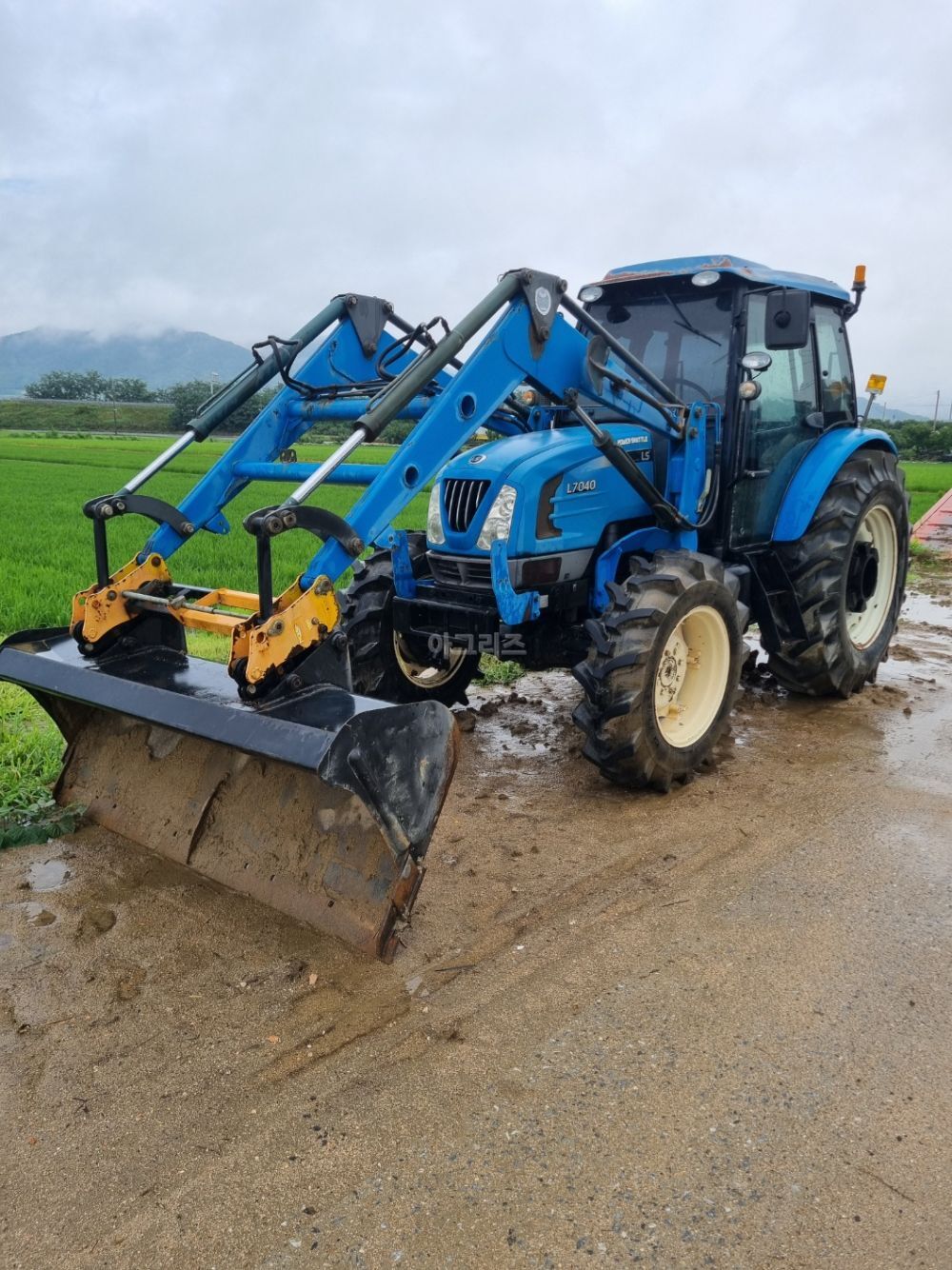 LS 트랙터 L7040 (95마력) 뒤우측면