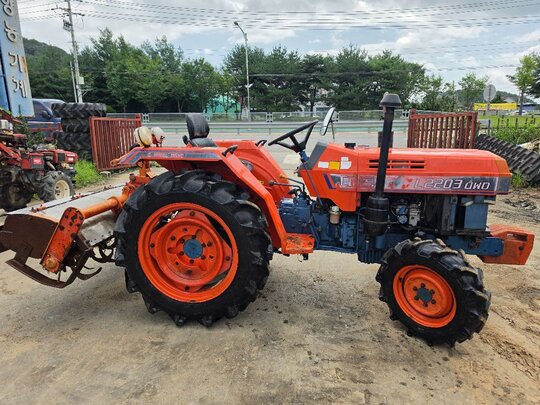대동 트랙터 L2203 (22마력) 앞좌측면