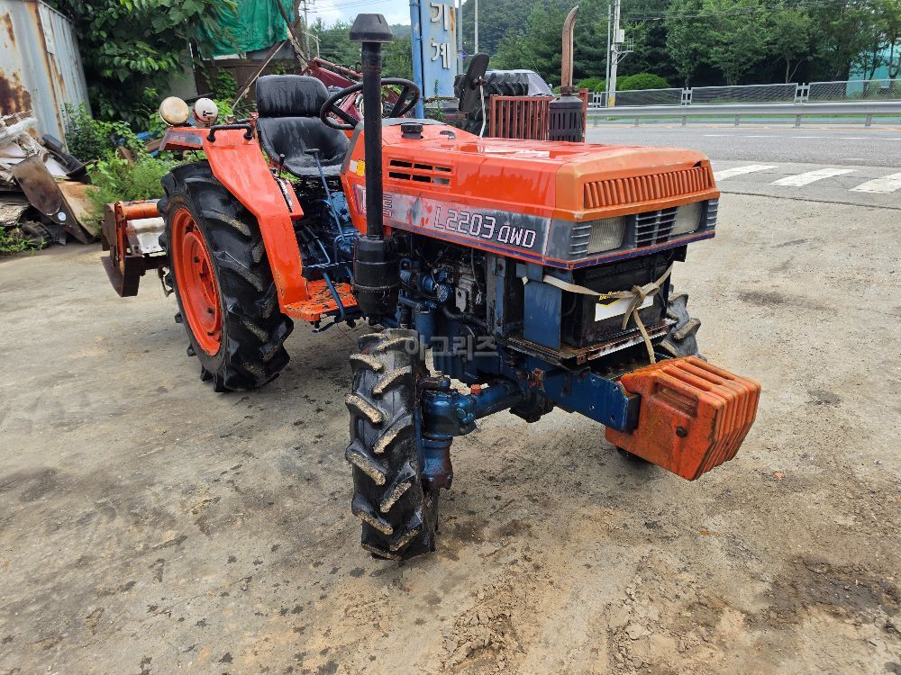 대동 트랙터 L2203 (22마력) 뒤우측면
