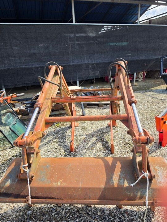 Daedong Loader HIT-320L  앞좌측면