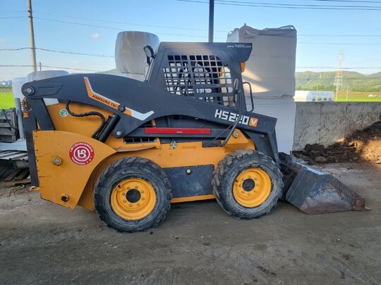 한성 스키드로더 HS220 앞좌측면