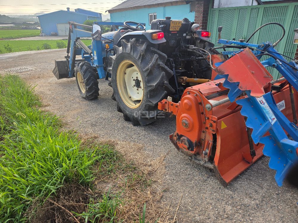 LS Tractor R53 (53hp) 뒤우측면