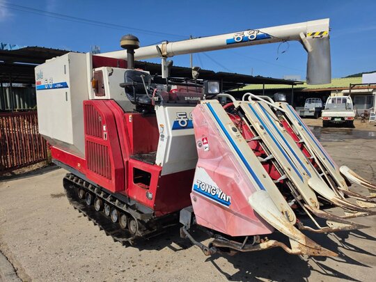 TYM Combine Harvester HU6500G (4Rows) 앞좌측면